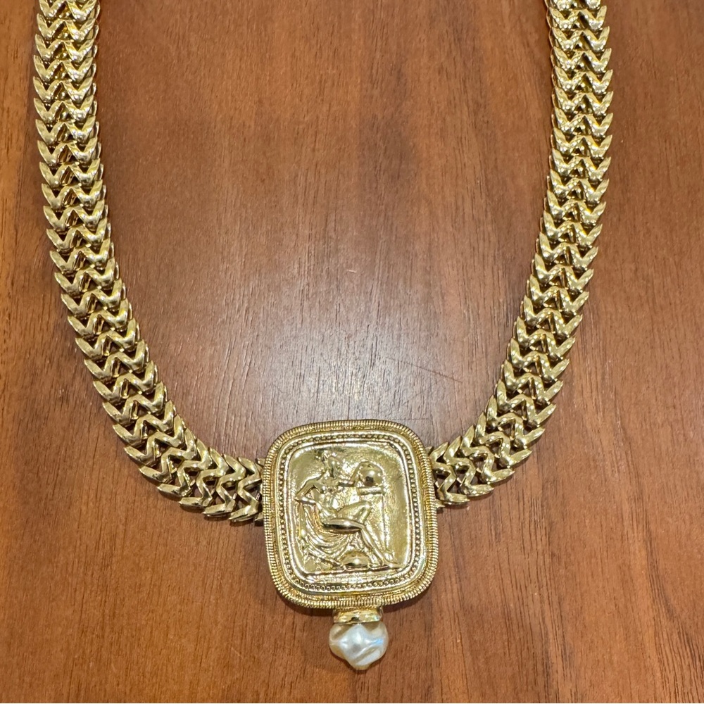 Luxurious Getty Museum Gold Herringbone Collar Necklace with Pendant